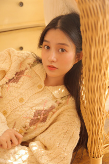 小夹子夹在小奴的花蒂头